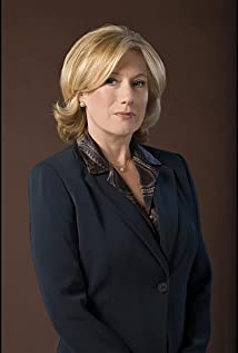 How tall is Jayne Atkinson?